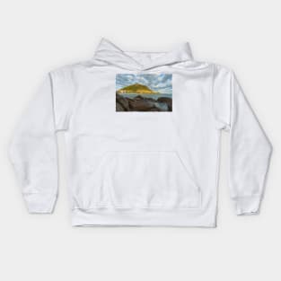 Mount Maunganui stands tall across Main Beach Kids Hoodie